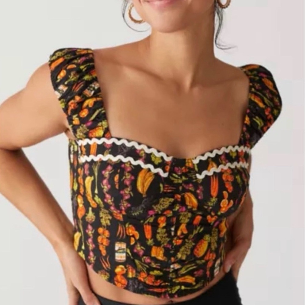 Urban Outfitters OU Selena Ruched Cropped Top In Black Multi Fruit XS‎